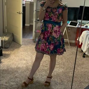 Cute floral dress.